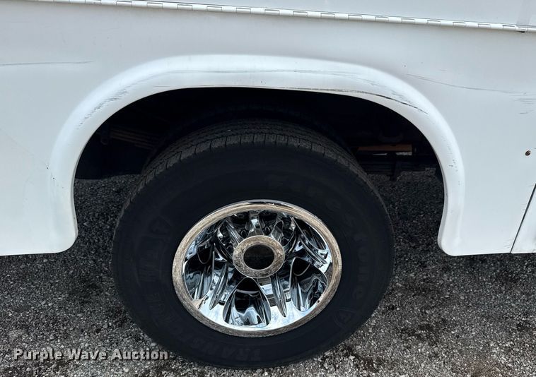 image for item EG6045 2017 Chevrolet Silverado 3500HD utility bed pickup truck