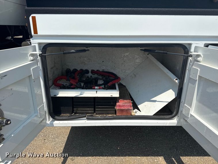 image for item EG6110 2013 Freightliner Business Class M2 fuel / lube truck