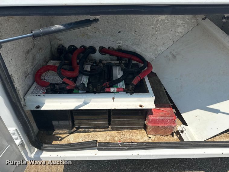 image for item EG6110 2013 Freightliner Business Class M2 fuel / lube truck