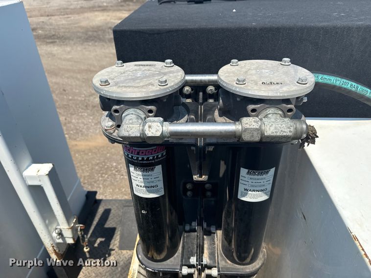 image for item EG6110 2013 Freightliner Business Class M2 fuel / lube truck