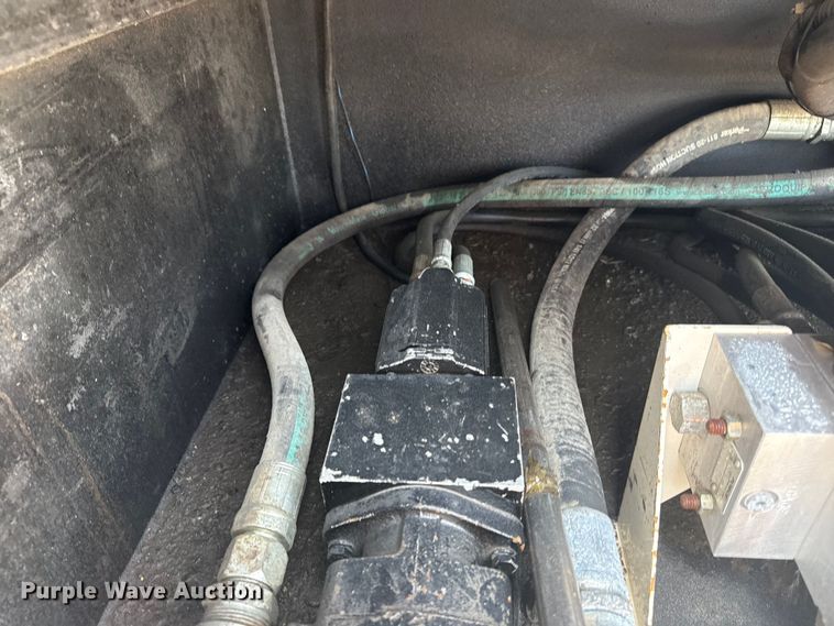 image for item EG6110 2013 Freightliner Business Class M2 fuel / lube truck