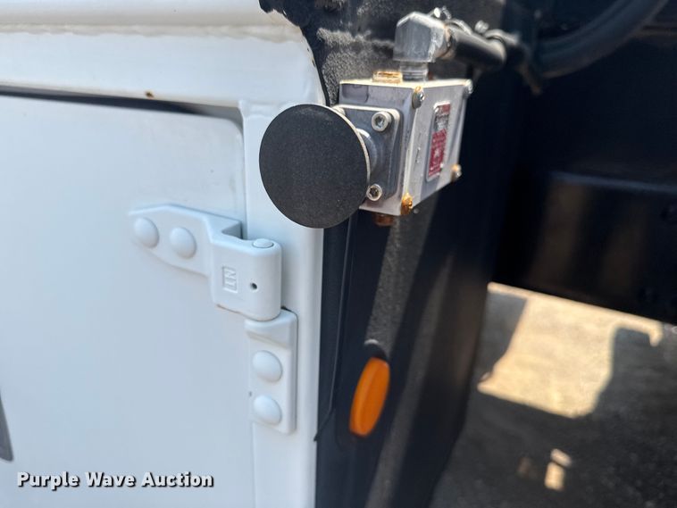 image for item EG6110 2013 Freightliner Business Class M2 fuel / lube truck