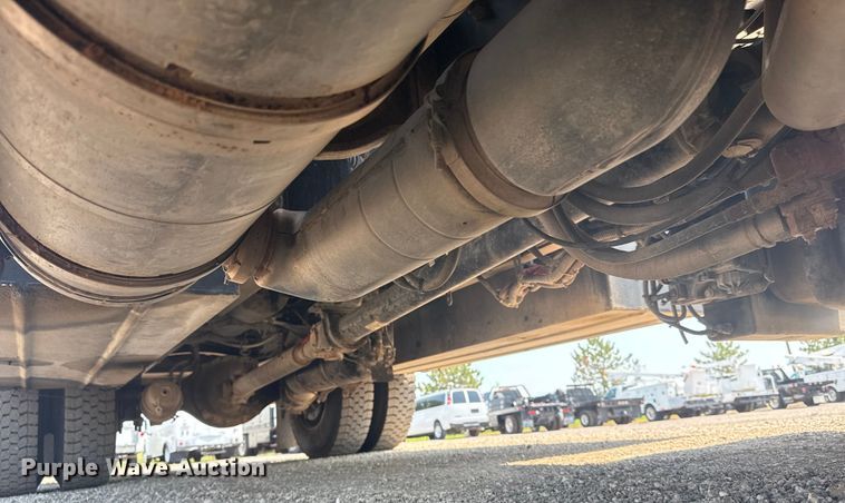 image for item EG6110 2013 Freightliner Business Class M2 fuel / lube truck