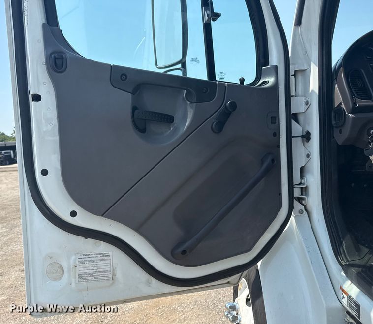 image for item EG6110 2013 Freightliner Business Class M2 fuel / lube truck