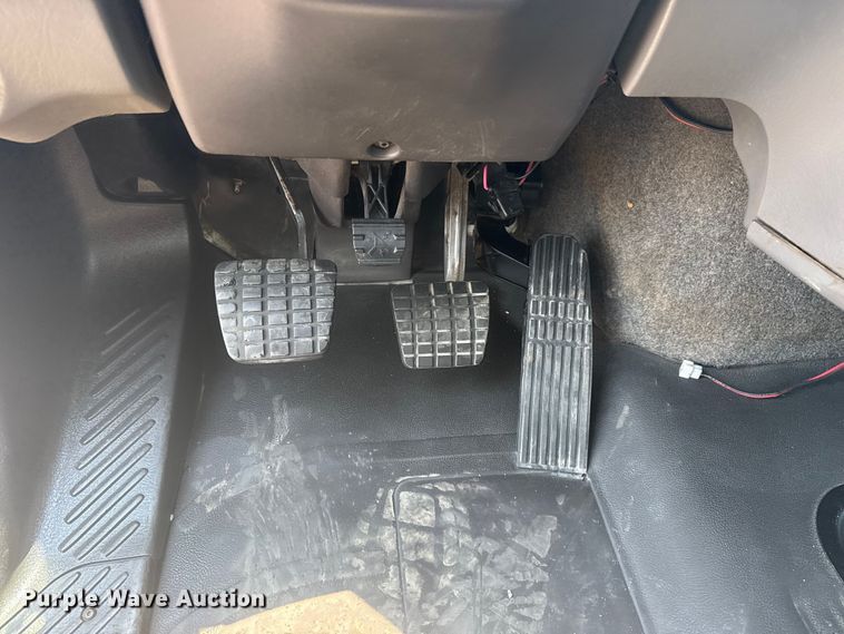 image for item EG6110 2013 Freightliner Business Class M2 fuel / lube truck