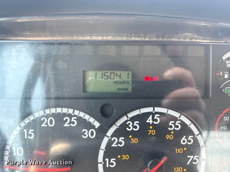 image for item EG6110 2013 Freightliner Business Class M2 fuel / lube truck