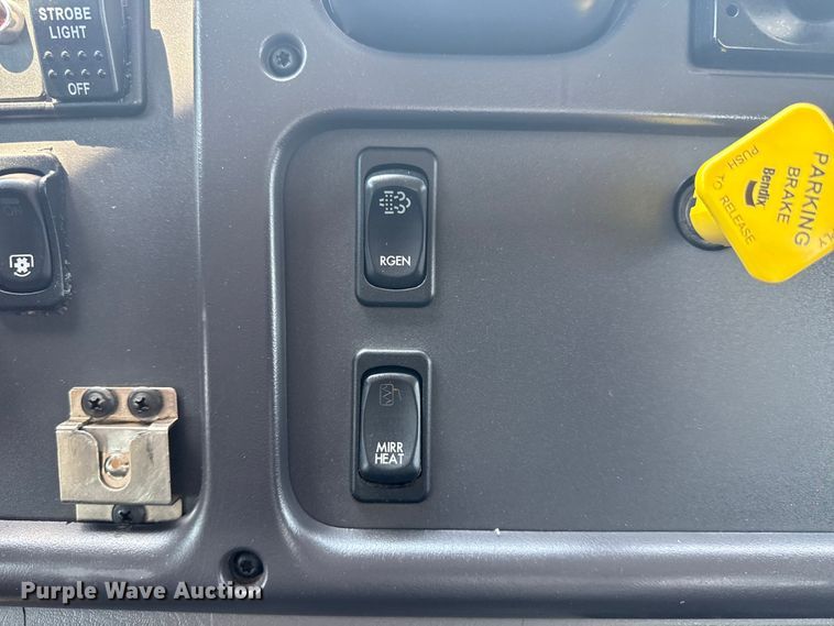 image for item EG6110 2013 Freightliner Business Class M2 fuel / lube truck