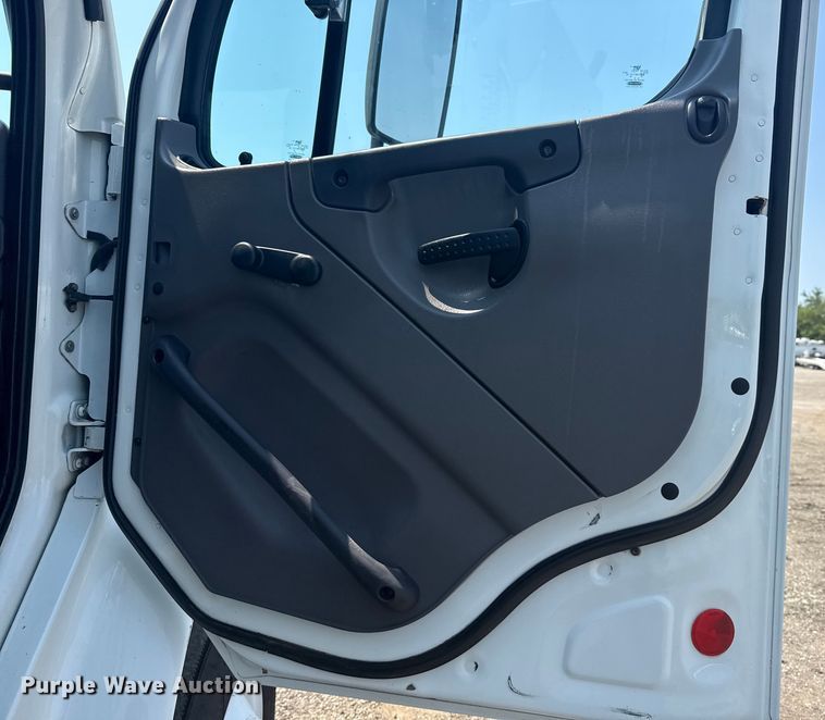 image for item EG6110 2013 Freightliner Business Class M2 fuel / lube truck