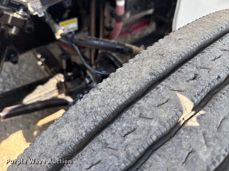 image for item EG6110 2013 Freightliner Business Class M2 fuel / lube truck