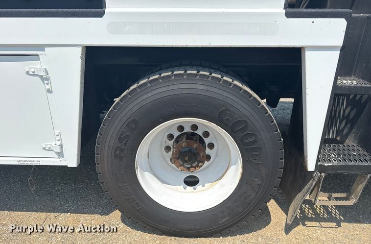 image for item EG6110 2013 Freightliner Business Class M2 fuel / lube truck