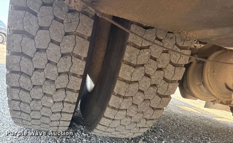 image for item EG6110 2013 Freightliner Business Class M2 fuel / lube truck