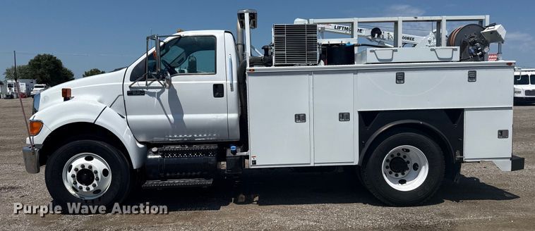 image for item EG6124 2013 Ford F650 Super Duty utility / service truck
