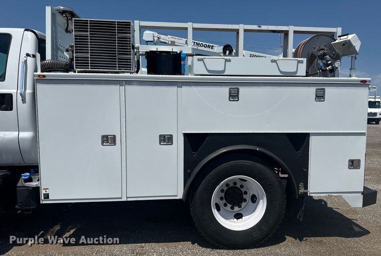 image for item EG6124 2013 Ford F650 Super Duty utility / service truck