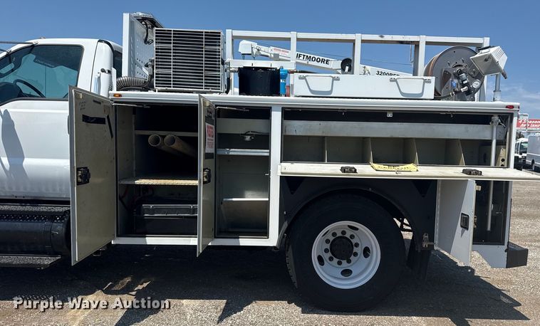 image for item EG6124 2013 Ford F650 Super Duty utility / service truck