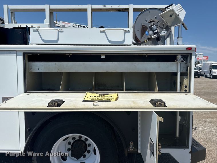 image for item EG6124 2013 Ford F650 Super Duty utility / service truck