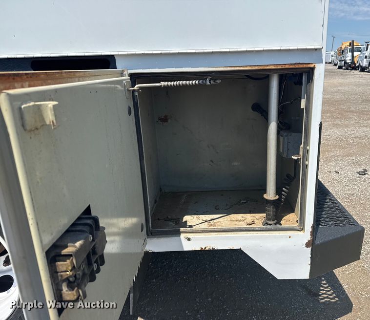 image for item EG6124 2013 Ford F650 Super Duty utility / service truck