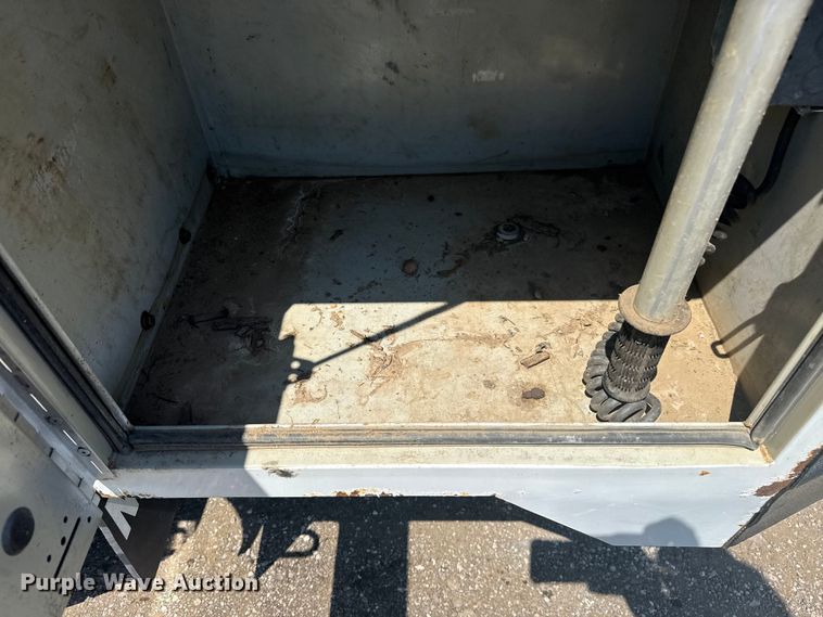 image for item EG6124 2013 Ford F650 Super Duty utility / service truck