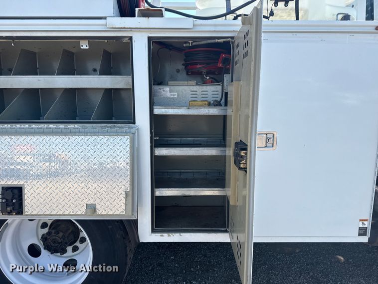 image for item EG6124 2013 Ford F650 Super Duty utility / service truck