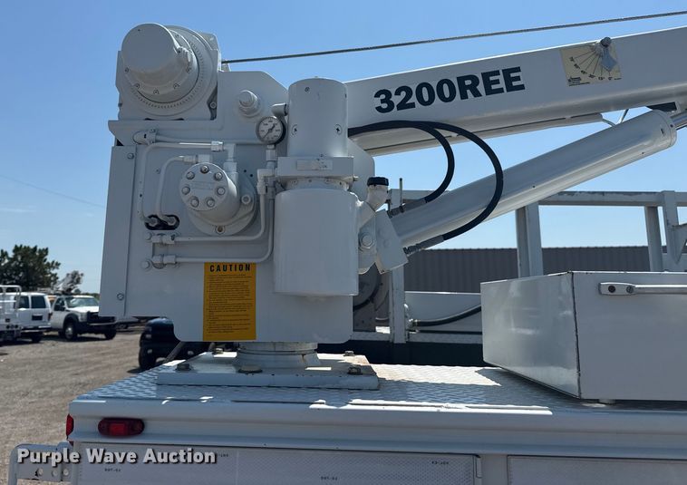 image for item EG6124 2013 Ford F650 Super Duty utility / service truck