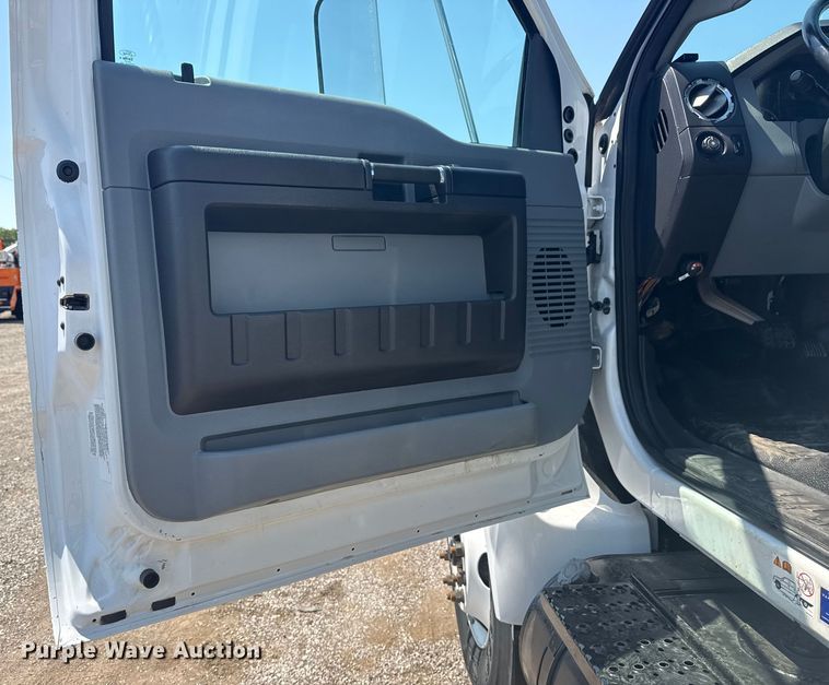 image for item EG6124 2013 Ford F650 Super Duty utility / service truck