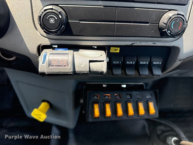 image for item EG6124 2013 Ford F650 Super Duty utility / service truck