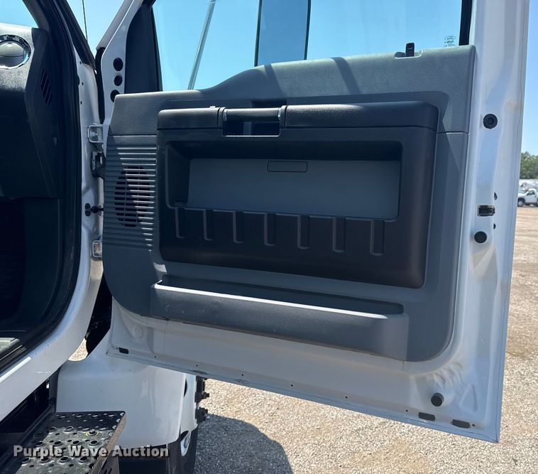 image for item EG6124 2013 Ford F650 Super Duty utility / service truck