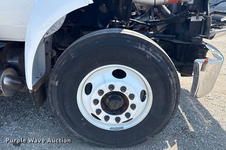 image for item EG6124 2013 Ford F650 Super Duty utility / service truck