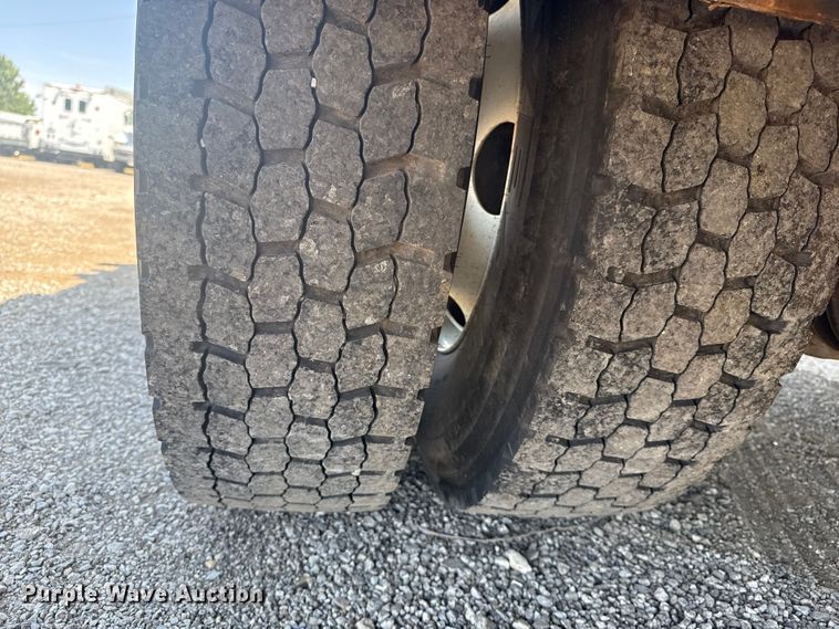 image for item EG6124 2013 Ford F650 Super Duty utility / service truck