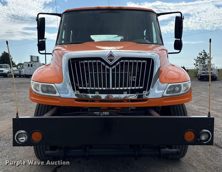 image for item EG6127 2011 International 4400 utility / service truck