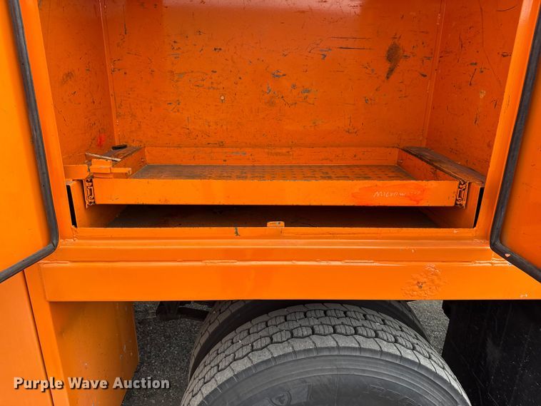 image for item EG6127 2011 International 4400 utility / service truck