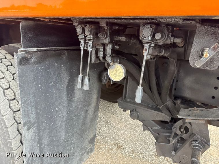 image for item EG6127 2011 International 4400 utility / service truck