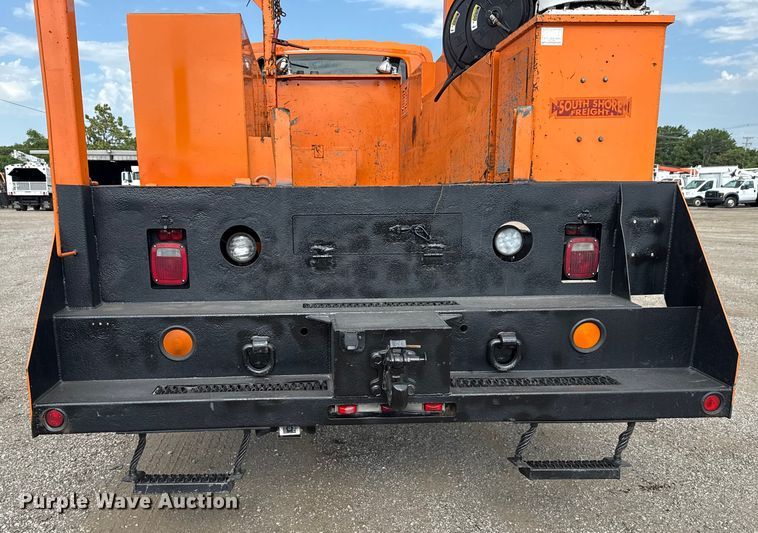 image for item EG6127 2011 International 4400 utility / service truck