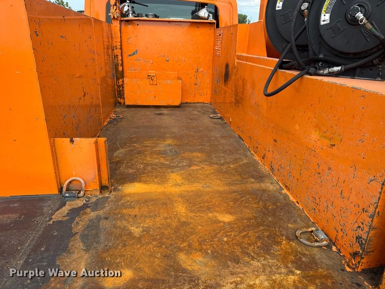 image for item EG6127 2011 International 4400 utility / service truck