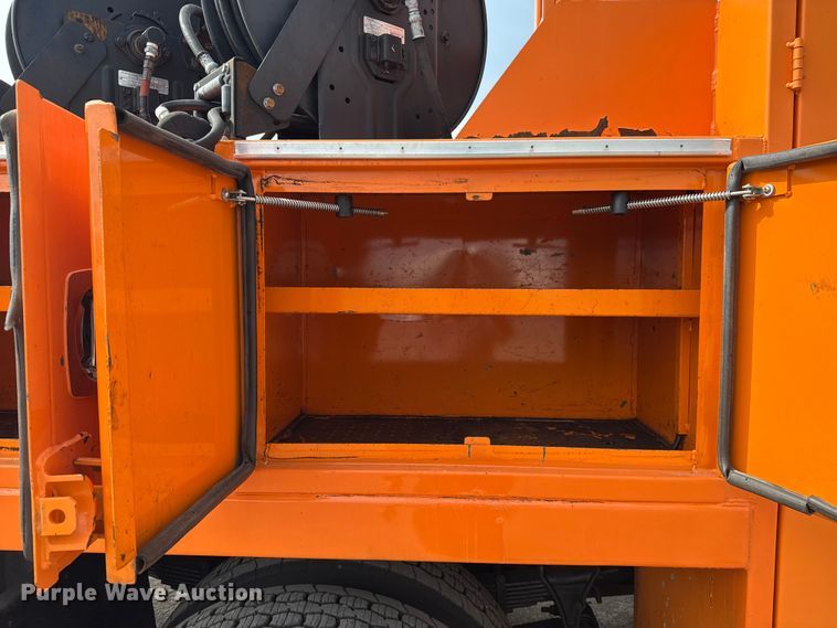 image for item EG6127 2011 International 4400 utility / service truck