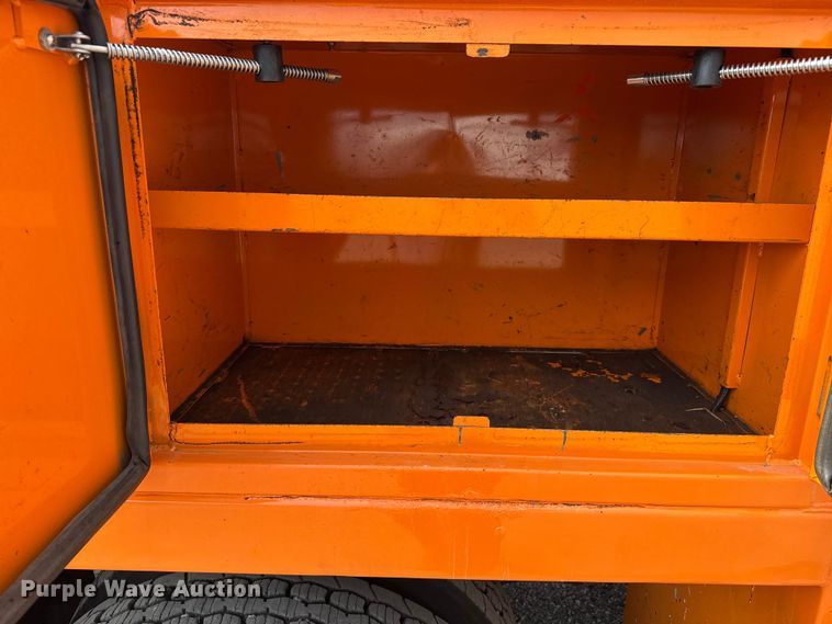 image for item EG6127 2011 International 4400 utility / service truck