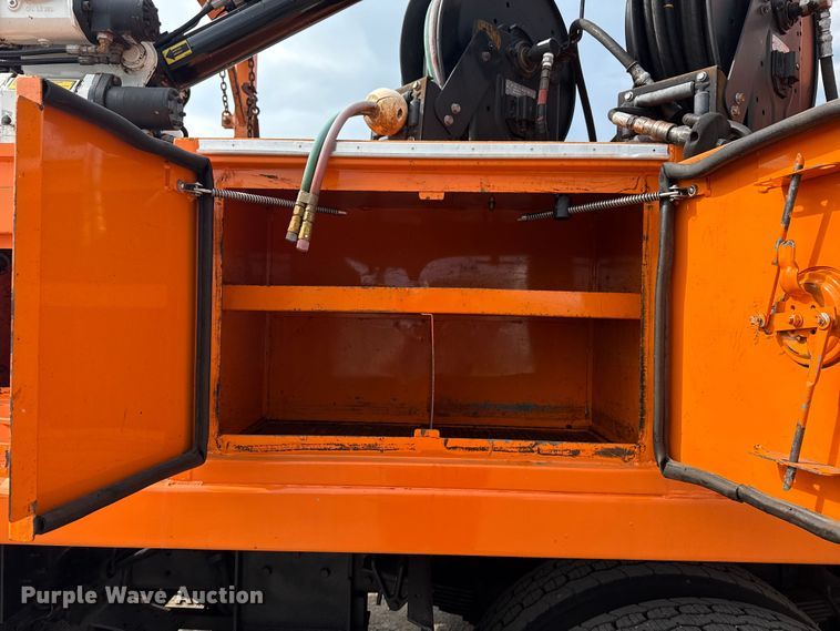 image for item EG6127 2011 International 4400 utility / service truck