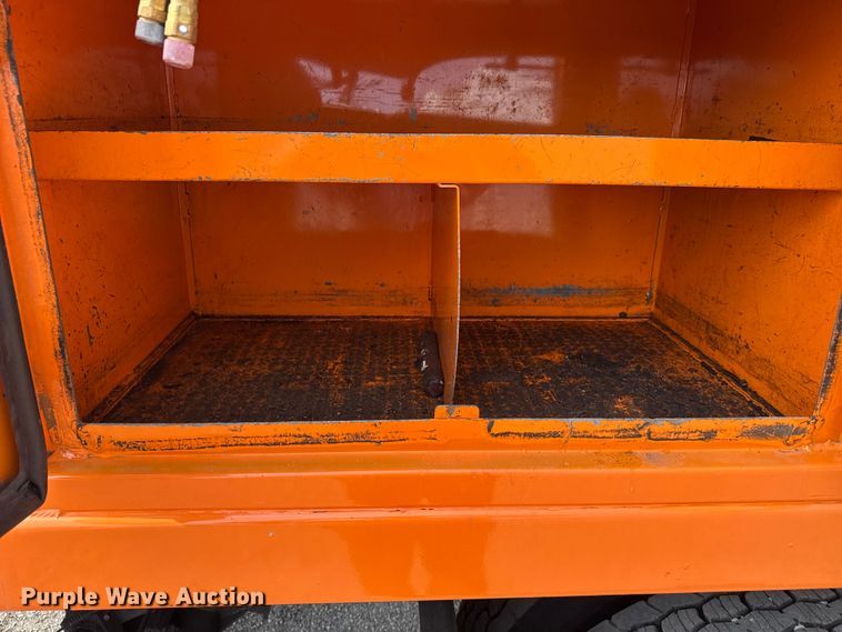 image for item EG6127 2011 International 4400 utility / service truck