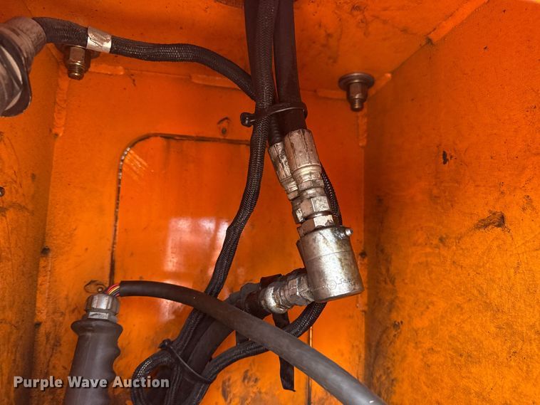 image for item EG6127 2011 International 4400 utility / service truck