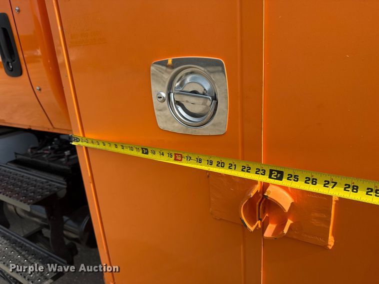 image for item EG6127 2011 International 4400 utility / service truck