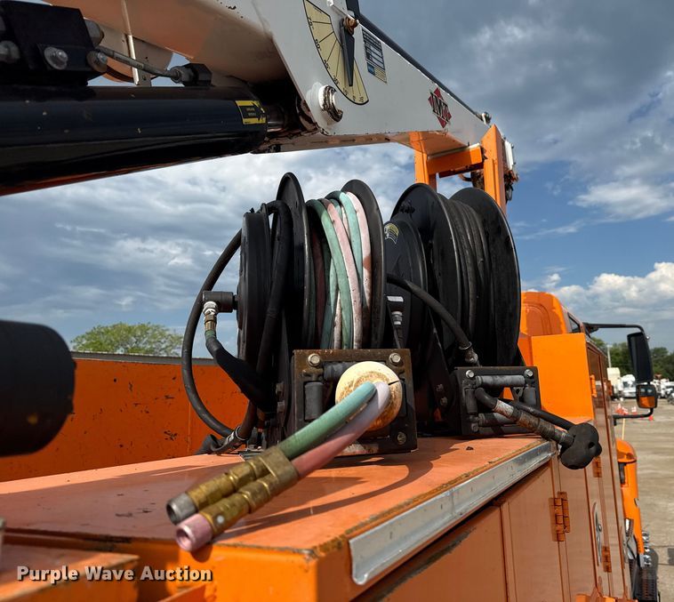 image for item EG6127 2011 International 4400 utility / service truck