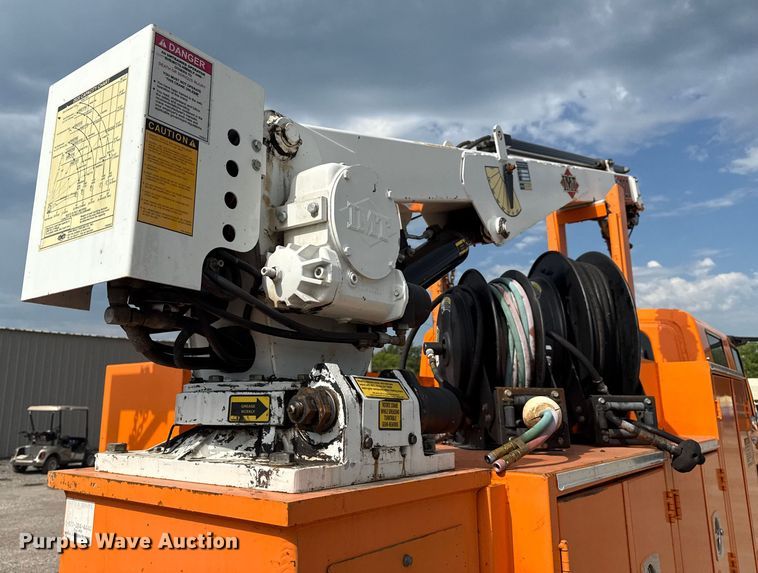 image for item EG6127 2011 International 4400 utility / service truck