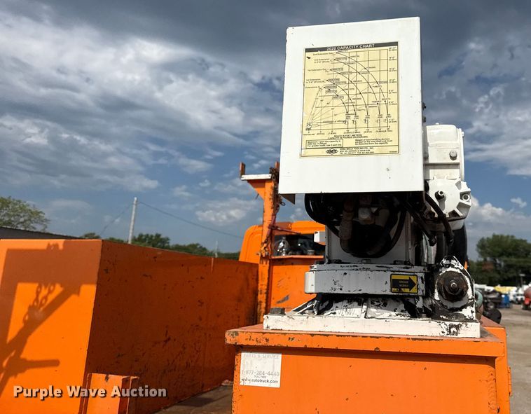 image for item EG6127 2011 International 4400 utility / service truck