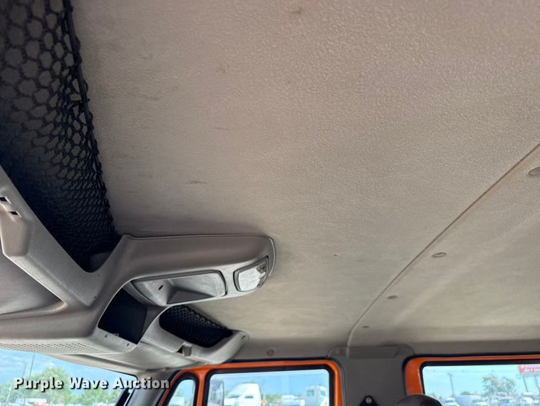 image for item EG6127 2011 International 4400 utility / service truck