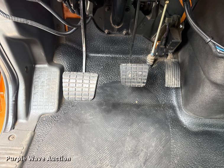 image for item EG6127 2011 International 4400 utility / service truck