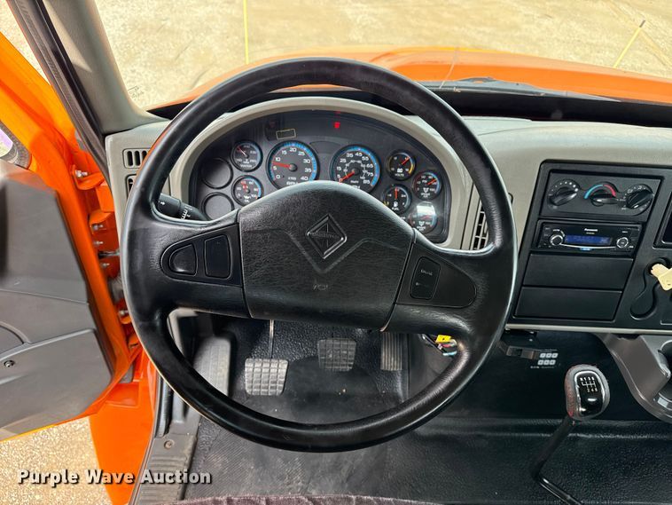 image for item EG6127 2011 International 4400 utility / service truck