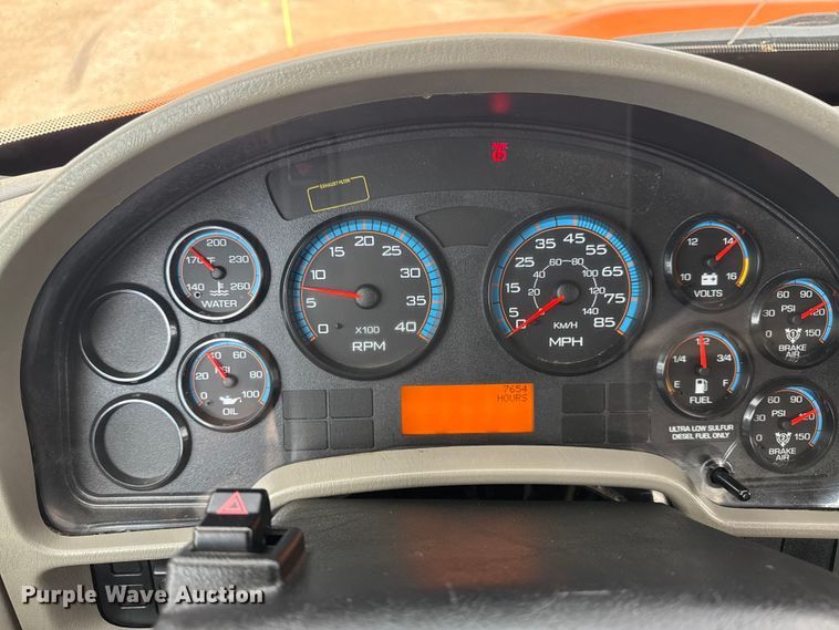 image for item EG6127 2011 International 4400 utility / service truck