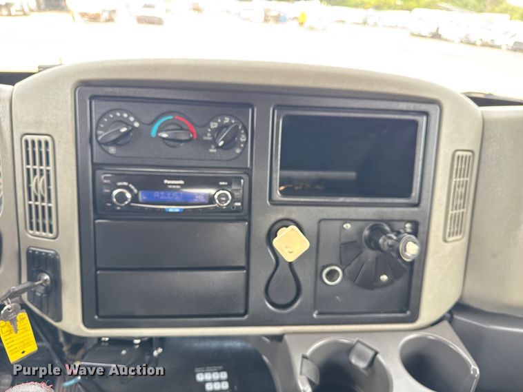 image for item EG6127 2011 International 4400 utility / service truck