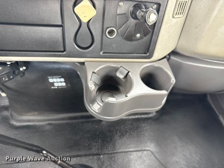 image for item EG6127 2011 International 4400 utility / service truck