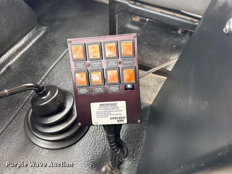 image for item EG6127 2011 International 4400 utility / service truck