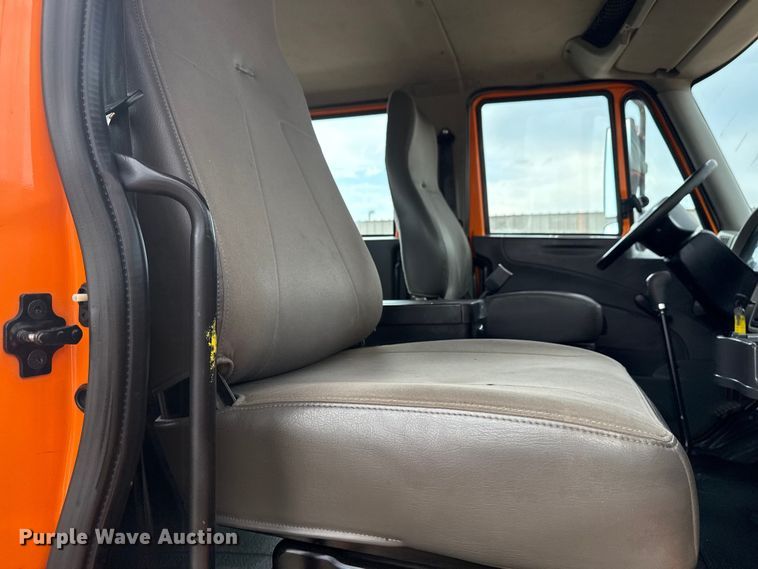 image for item EG6127 2011 International 4400 utility / service truck